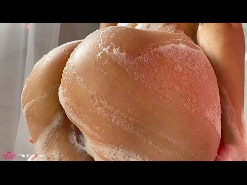 ❤️ Bà thủ dâm âm hộ với máy rung đến cực khoái mãnh liệt trong vòi hoa sen ❌ Fuck video ở% vi.dewporn.ru%