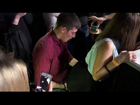 ❤️ Quan hệ tình dục thực sự trong một hộp đêm ở Nga. 18 tuổi cô gái Nga trong hậu môn và âm đạo bị đụ trong hộp đêm ❌  Fuck video  ở% vi.dewporn.ru%